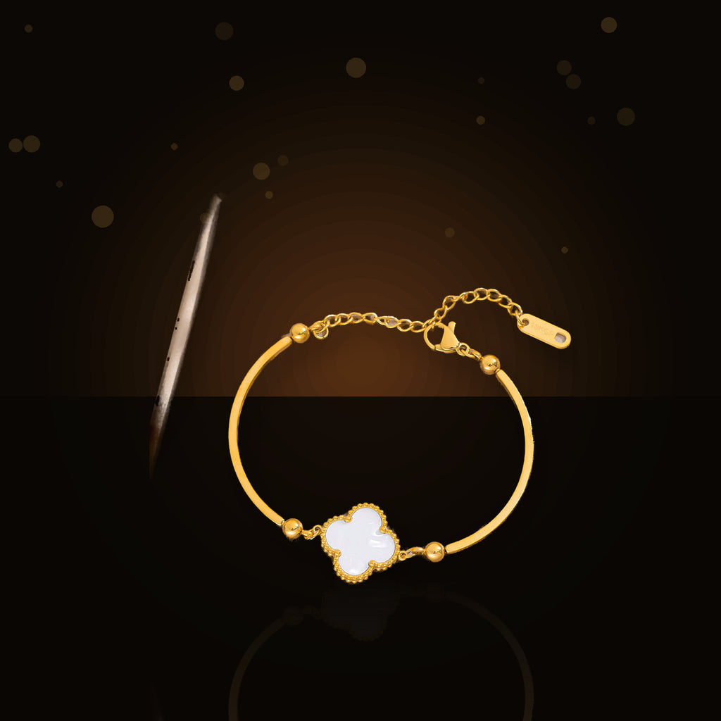 Fashionable Minimalist Four-Leaf Clover Bracelet for Women in 316L 316L Stainless Steel with Gold Electroplated Hypoallergenic Fade-Resistant Finish - dark glossy luxury campaign product photo