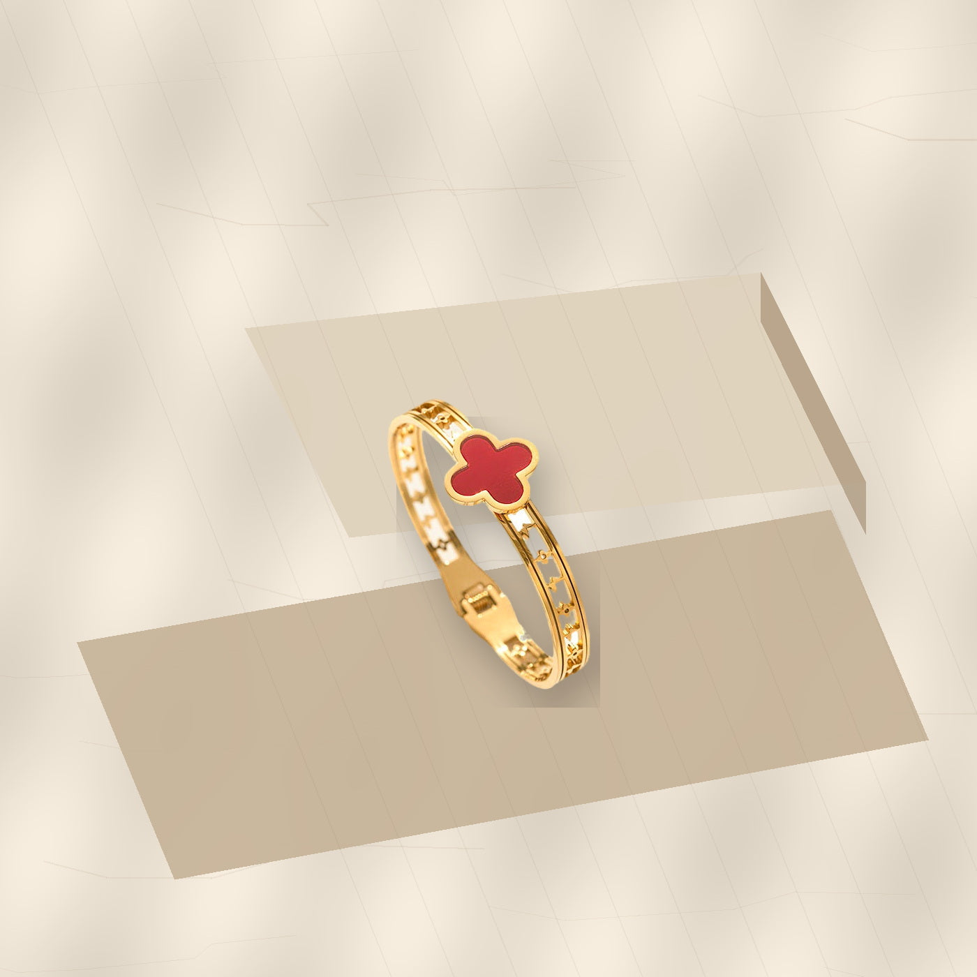 Minimalist Lucky Clover Shaped 316L 316L Stainless Steel Bracelet with Gold Electroplated for Women - modern geometric editorial product photo