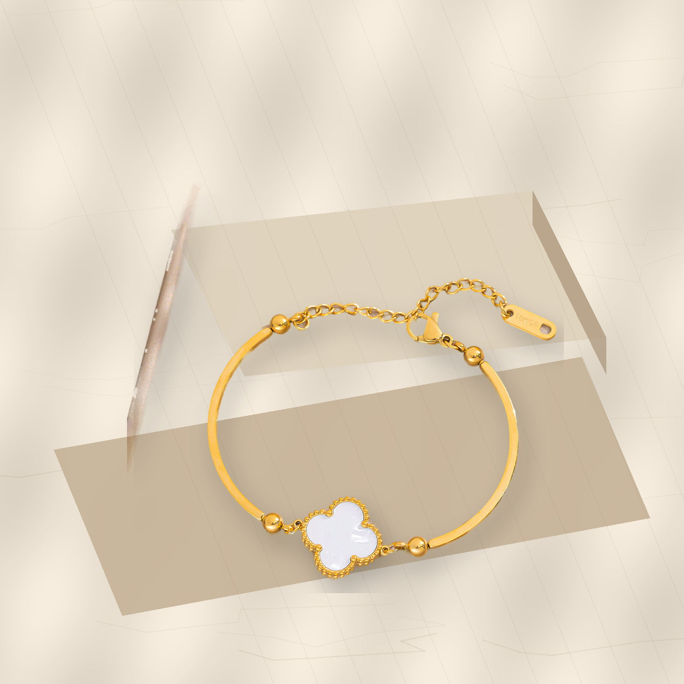 Fashionable Minimalist Four-Leaf Clover Bracelet for Women in 316L 316L Stainless Steel with Gold Electroplated Hypoallergenic Fade-Resistant Finish - modern geometric editorial product photo