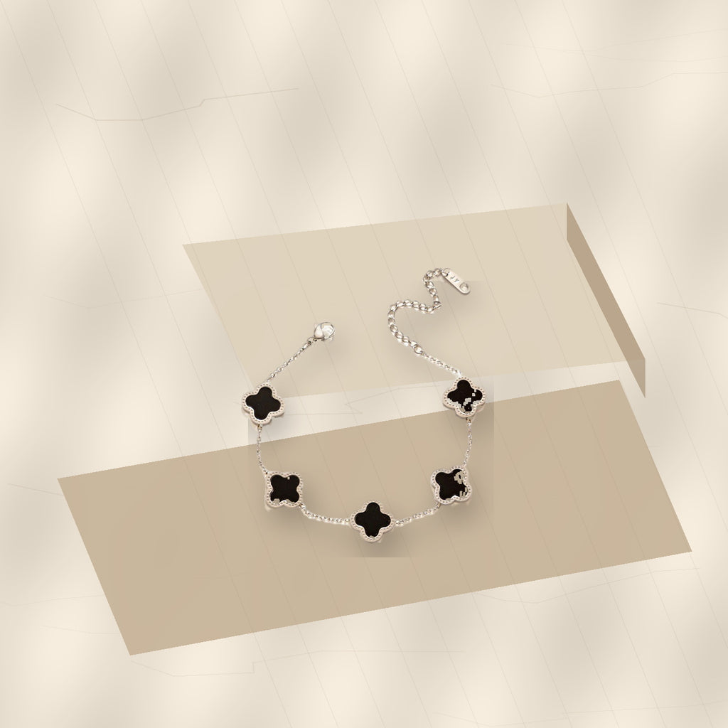 Minimalist Clover-Shaped 316L 316L Stainless Steel Bracelet for Women with Gold Electroplated and O-Chain Design - modern geometric editorial product photo
