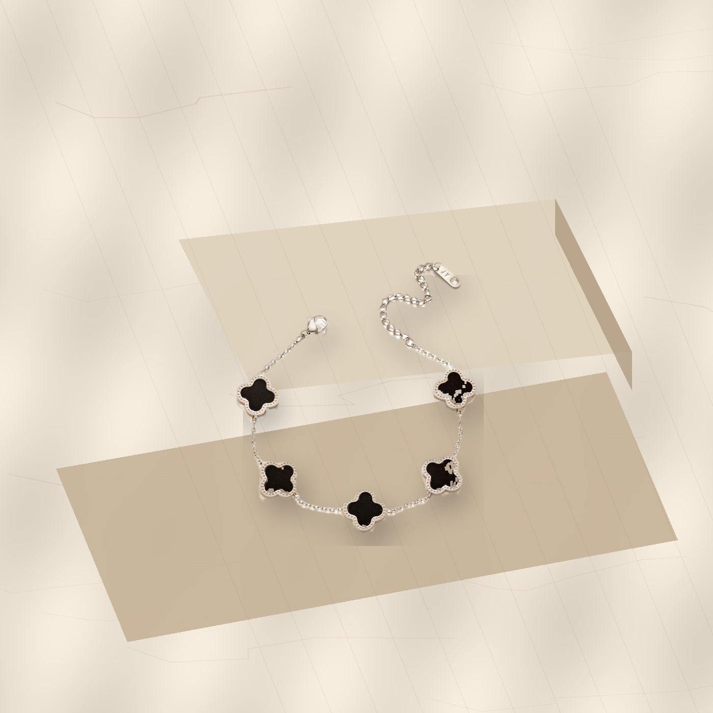 Minimalist Clover-Shaped 316L 316L Stainless Steel Bracelet for Women with Gold Electroplated and O-Chain Design - modern geometric editorial product photo